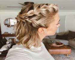 She is a renowned hairstylist on YouTube.